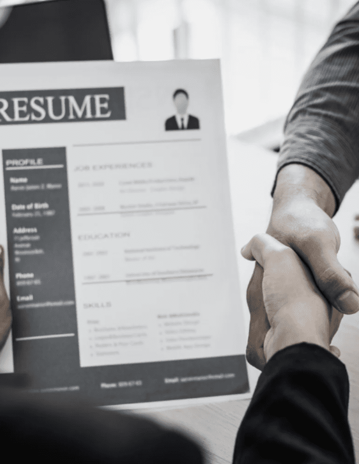 resume and hand shake
